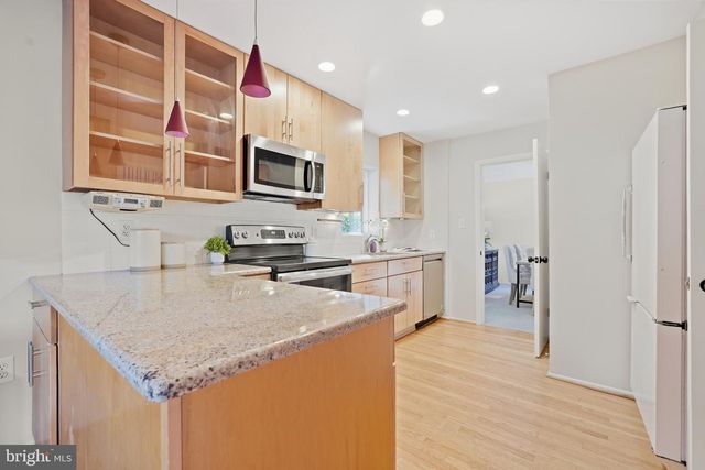 2165 CABOTS POINT LN, Reston, VA 20191