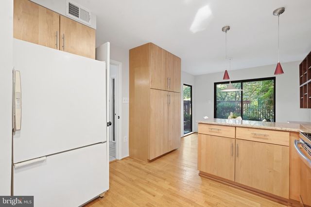2165 CABOTS POINT LN, Reston, VA 20191