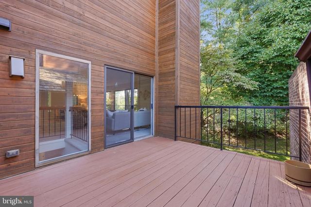 2165 CABOTS POINT LN, Reston, VA 20191