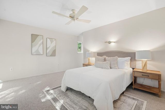 2165 CABOTS POINT LN, Reston, VA 20191