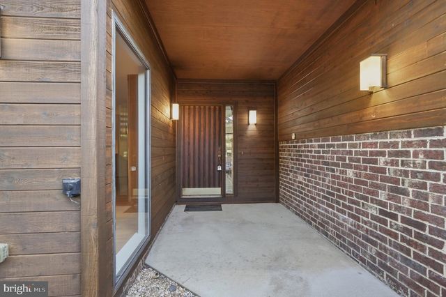 2165 CABOTS POINT LN, Reston, VA 20191
