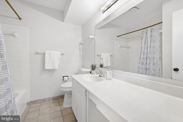 2165 CABOTS POINT LN, Reston, VA 20191