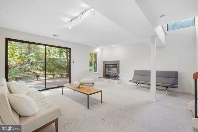 2165 CABOTS POINT LN, Reston, VA 20191