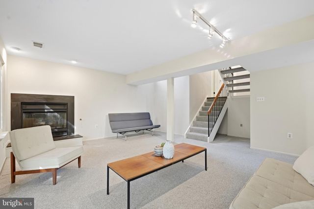 2165 CABOTS POINT LN, Reston, VA 20191
