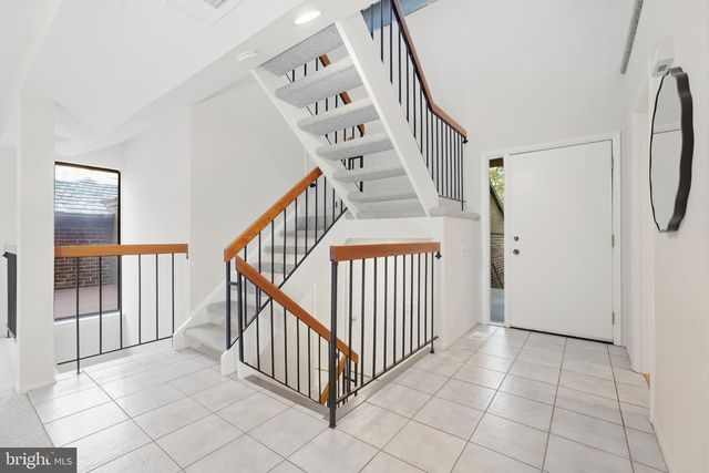 2165 CABOTS POINT LN, Reston, VA 20191