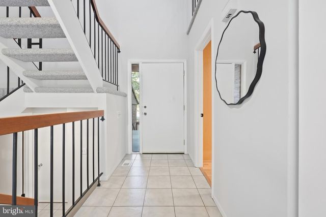 2165 CABOTS POINT LN, Reston, VA 20191