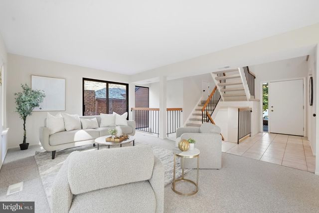2165 CABOTS POINT LN, Reston, VA 20191