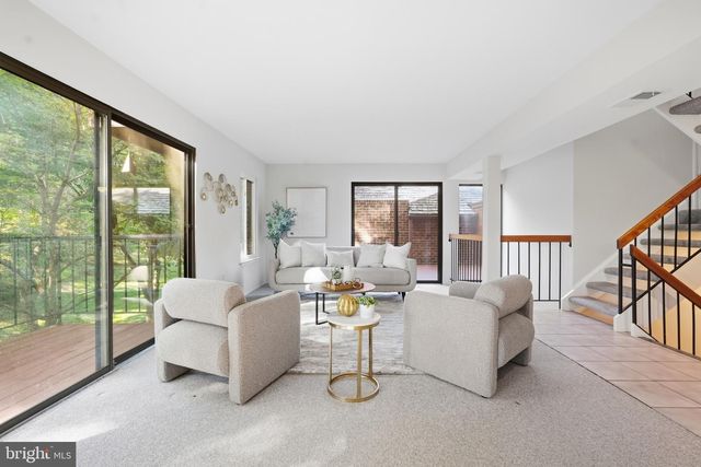 2165 CABOTS POINT LN, Reston, VA 20191