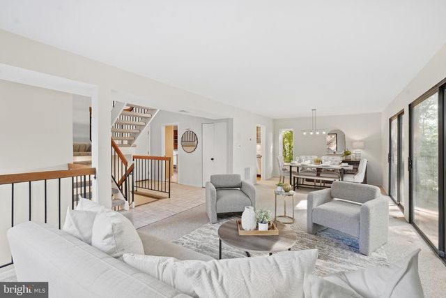 2165 CABOTS POINT LN, Reston, VA 20191
