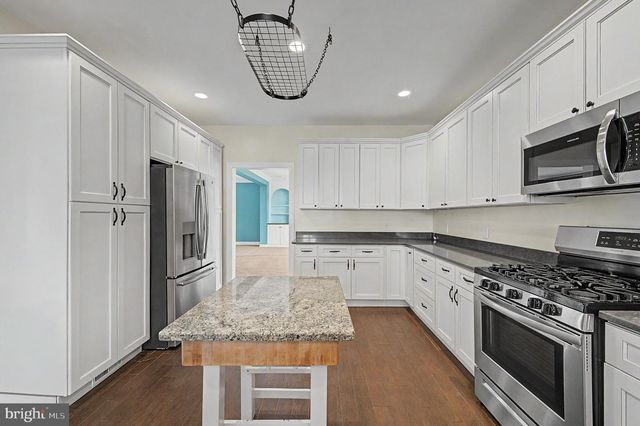 8101 W BUCKSHUTEM RD, Millville, NJ 08332