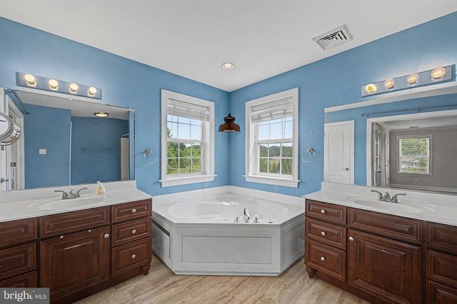 8101 W BUCKSHUTEM RD, Millville, NJ 08332