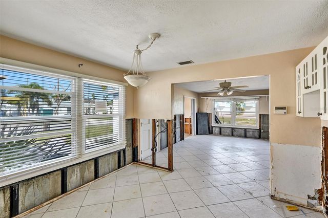 135 143RD AVENUE E, Madeira Beach, FL 33708