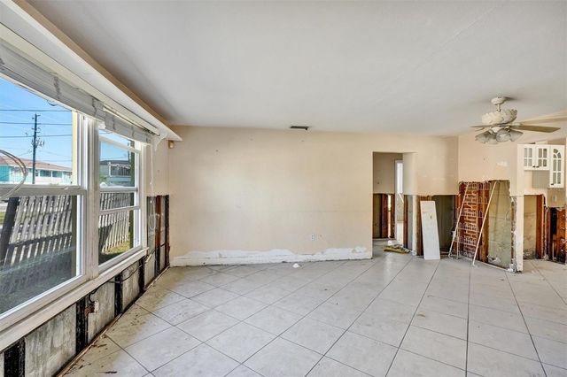 135 143RD AVENUE E, Madeira Beach, FL 33708