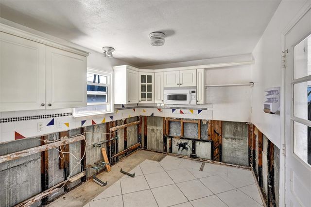 135 143RD AVENUE E, Madeira Beach, FL 33708