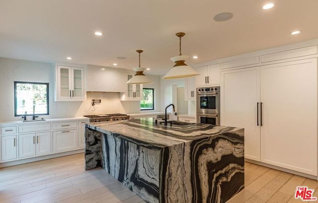 9823 Cardigan Place, Beverly Hills, CA 90210