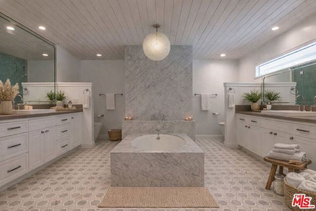 9823 Cardigan Place, Beverly Hills, CA 90210