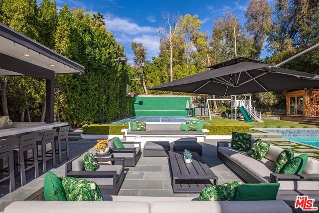 9823 Cardigan Place, Beverly Hills, CA 90210