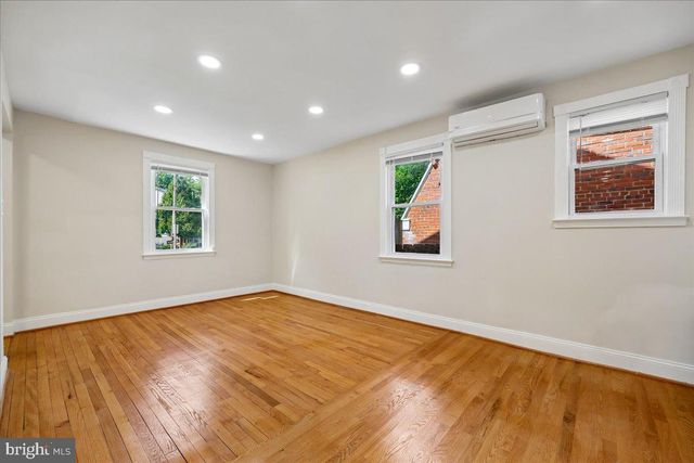 2826 NEWTON ST NE, Washington, DC 20018