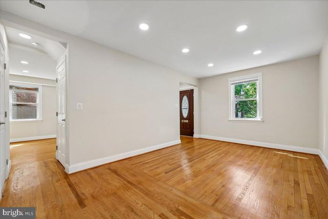 2826 NEWTON ST NE, Washington, DC 20018