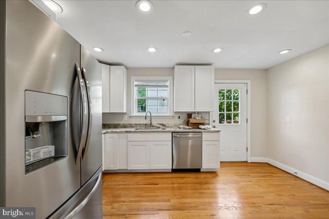 2826 NEWTON ST NE, Washington, DC 20018