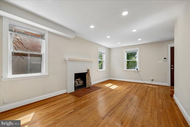 2826 NEWTON ST NE, Washington, DC 20018