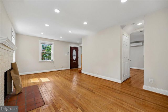 2826 NEWTON ST NE, Washington, DC 20018