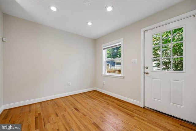 2826 NEWTON ST NE, Washington, DC 20018