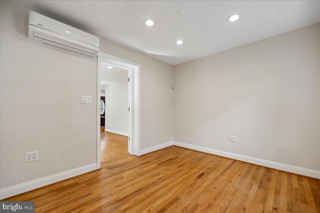 2826 NEWTON ST NE, Washington, DC 20018
