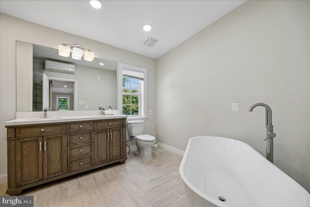 2826 NEWTON ST NE, Washington, DC 20018