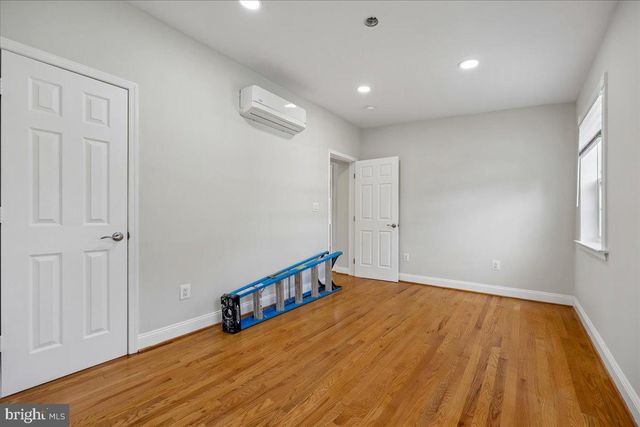 2826 NEWTON ST NE, Washington, DC 20018