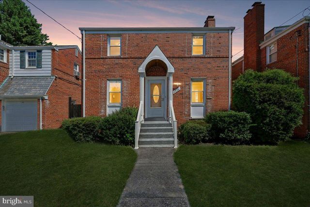 2826 NEWTON ST NE, Washington, DC 20018