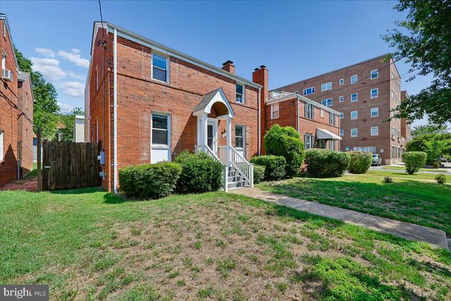 2826 NEWTON ST NE, Washington, DC 20018