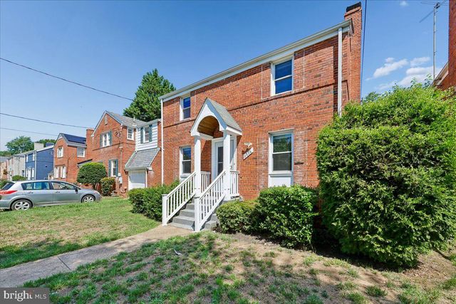 2826 NEWTON ST NE, Washington, DC 20018