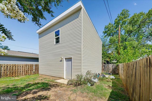 2826 NEWTON ST NE, Washington, DC 20018