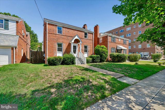2826 NEWTON ST NE, Washington, DC 20018