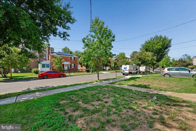 2826 NEWTON ST NE, Washington, DC 20018