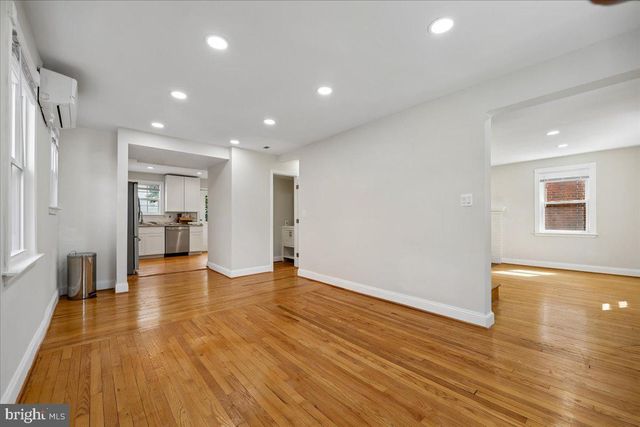 2826 NEWTON ST NE, Washington, DC 20018