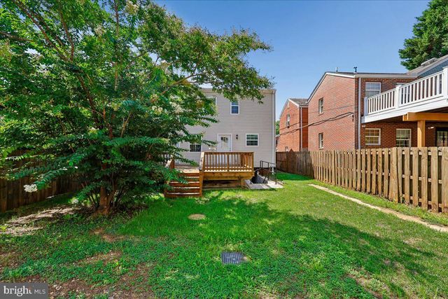 2826 NEWTON ST NE, Washington, DC 20018