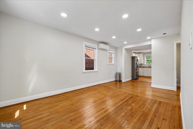 2826 NEWTON ST NE, Washington, DC 20018