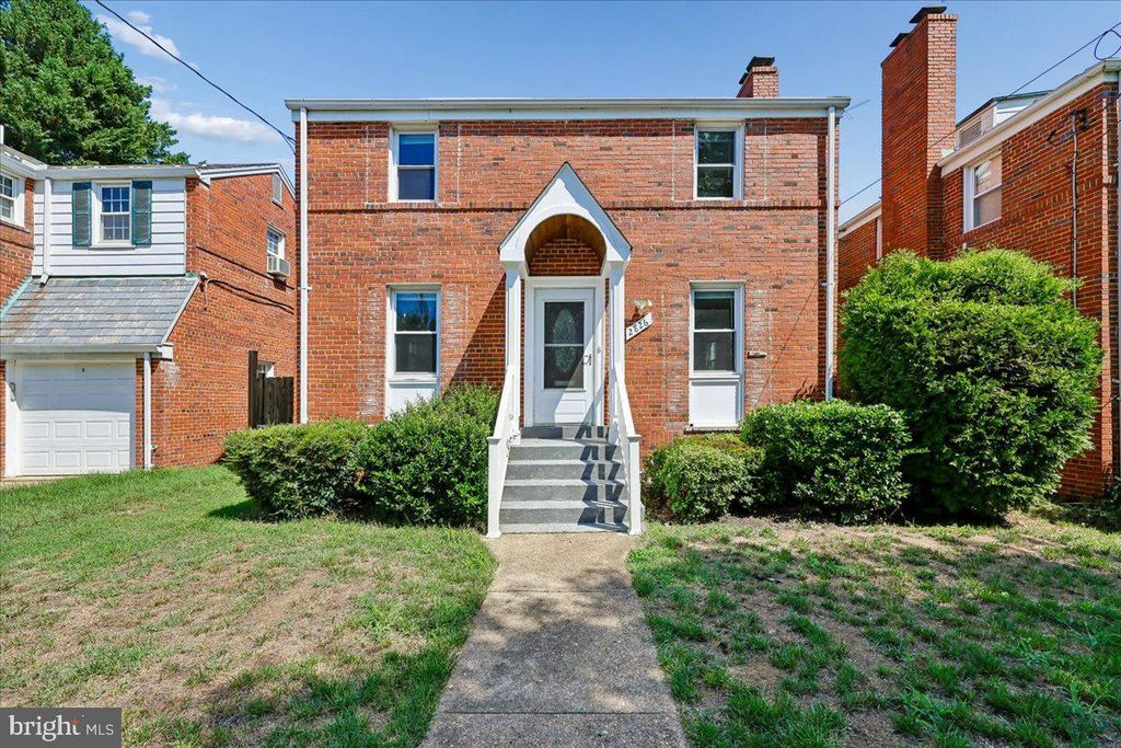 2826 NEWTON ST NE, Washington, DC 20018