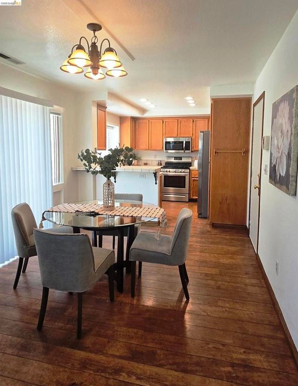 Image 10 of property listing at 4976 Parkgreen Cir, Antioch, CA 94531
