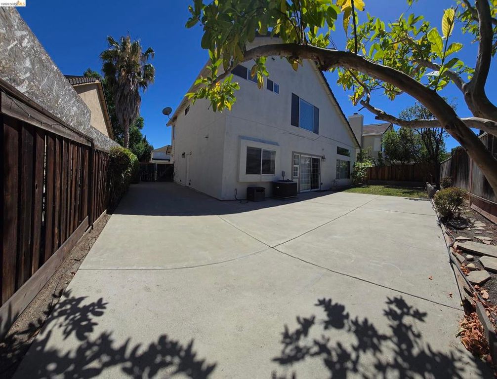 Image 24 of property listing at 4976 Parkgreen Cir, Antioch, CA 94531