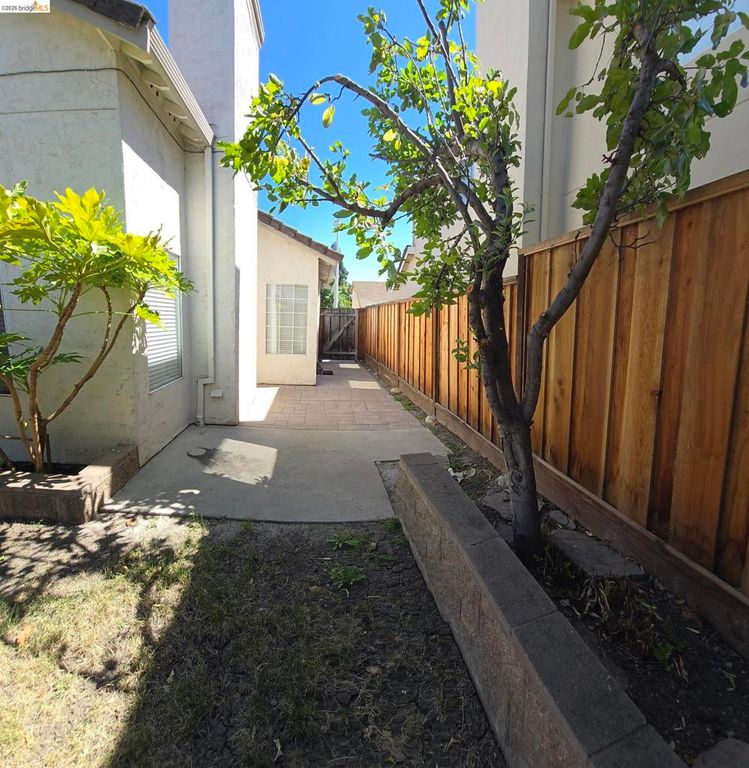 Image 27 of property listing at 4976 Parkgreen Cir, Antioch, CA 94531