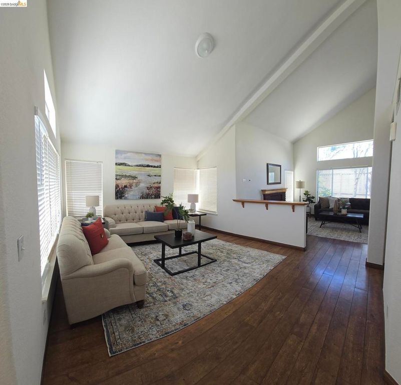 Image 4 of property listing at 4976 Parkgreen Cir, Antioch, CA 94531