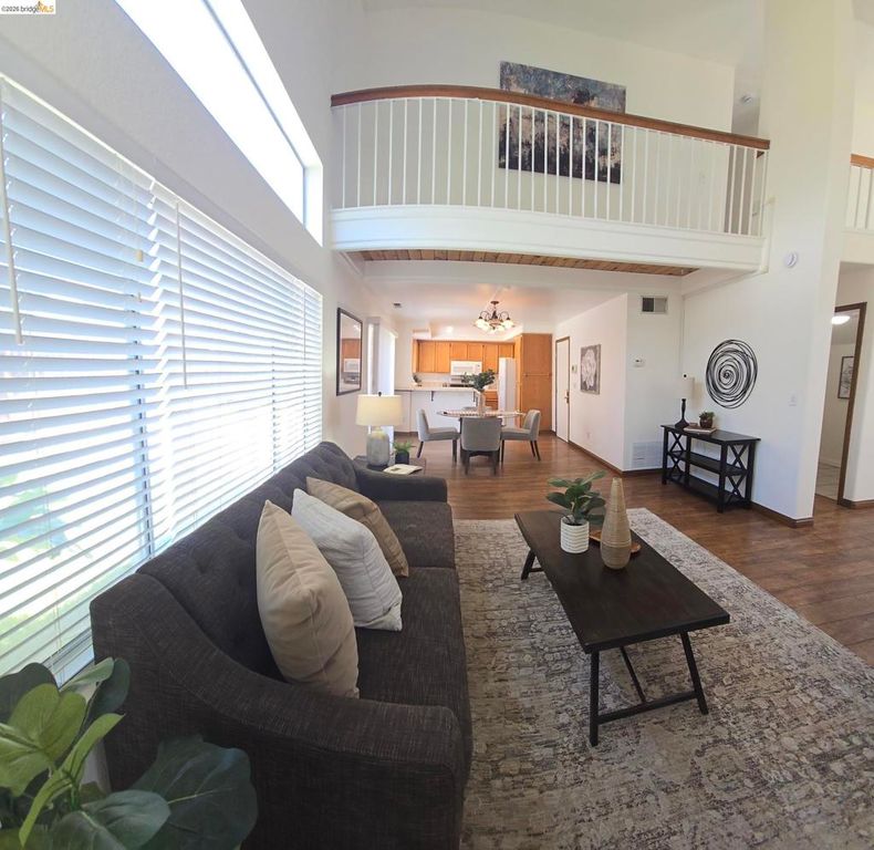 Image 8 of property listing at 4976 Parkgreen Cir, Antioch, CA 94531