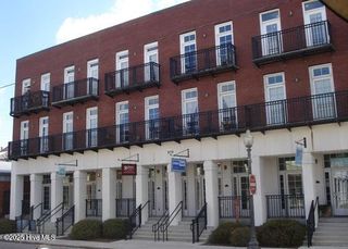 215 S Water Street Apt 202, Wilmington, NC 28401