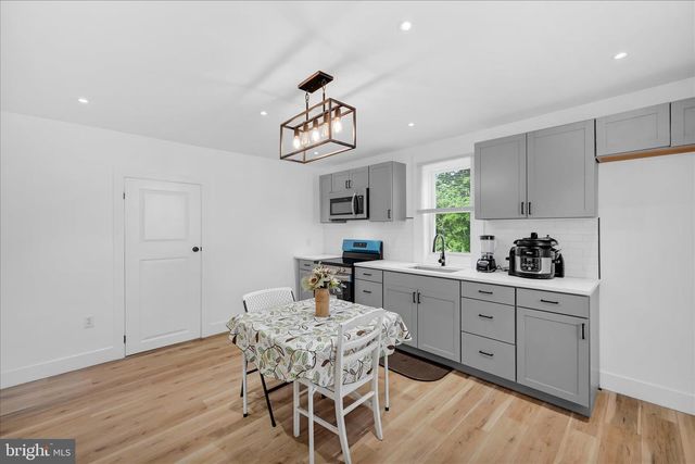 326 VINEMONT RD, Reinholds, PA 17569