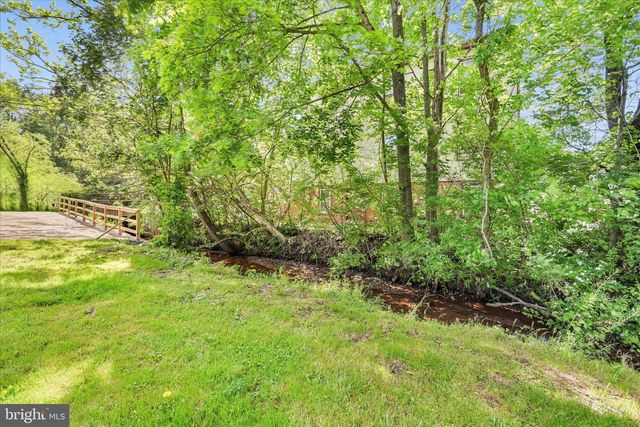 326 VINEMONT RD, Reinholds, PA 17569