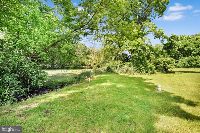 326 VINEMONT RD, Reinholds, PA 17569