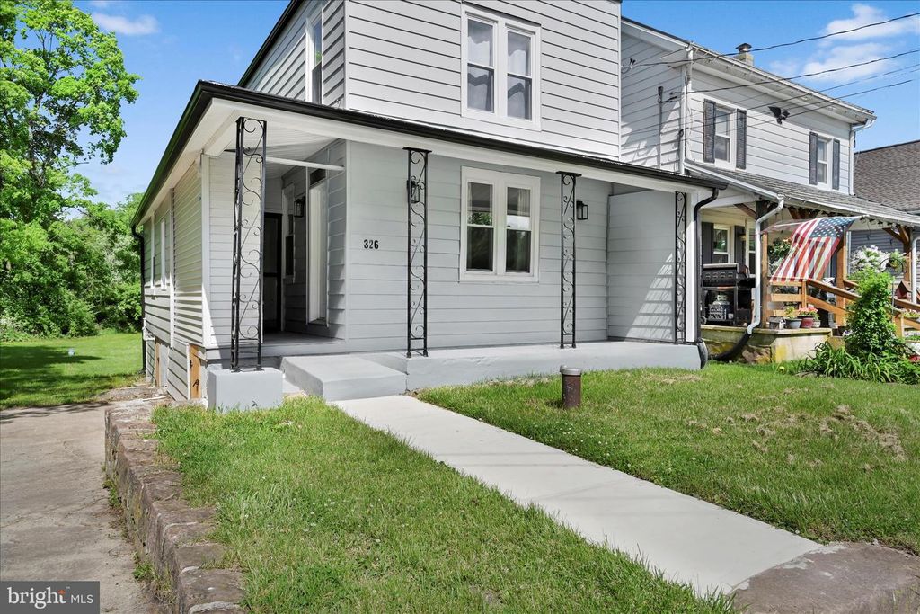 326 VINEMONT RD, Reinholds, PA 17569